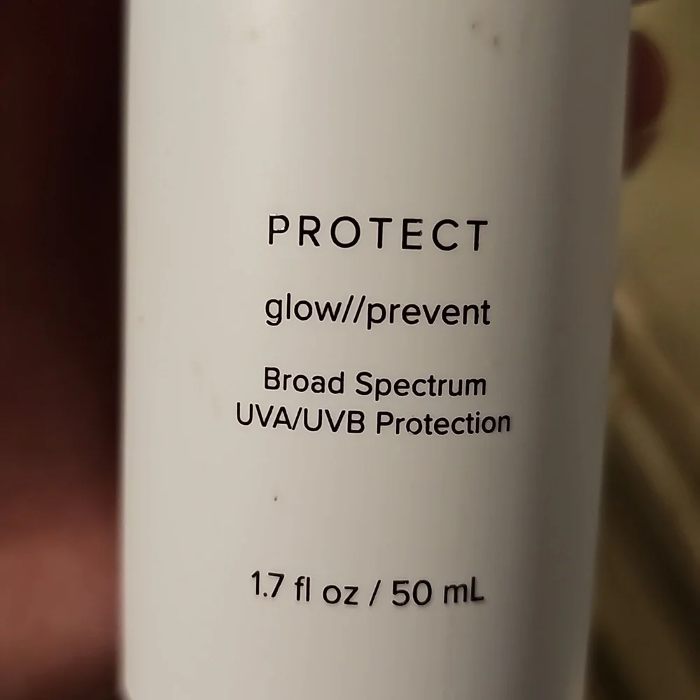 COPY - Universal Tinted moisturizer and Broad Spectrum SPF45 PROTECT defend/pr… - Picture 5 of 5